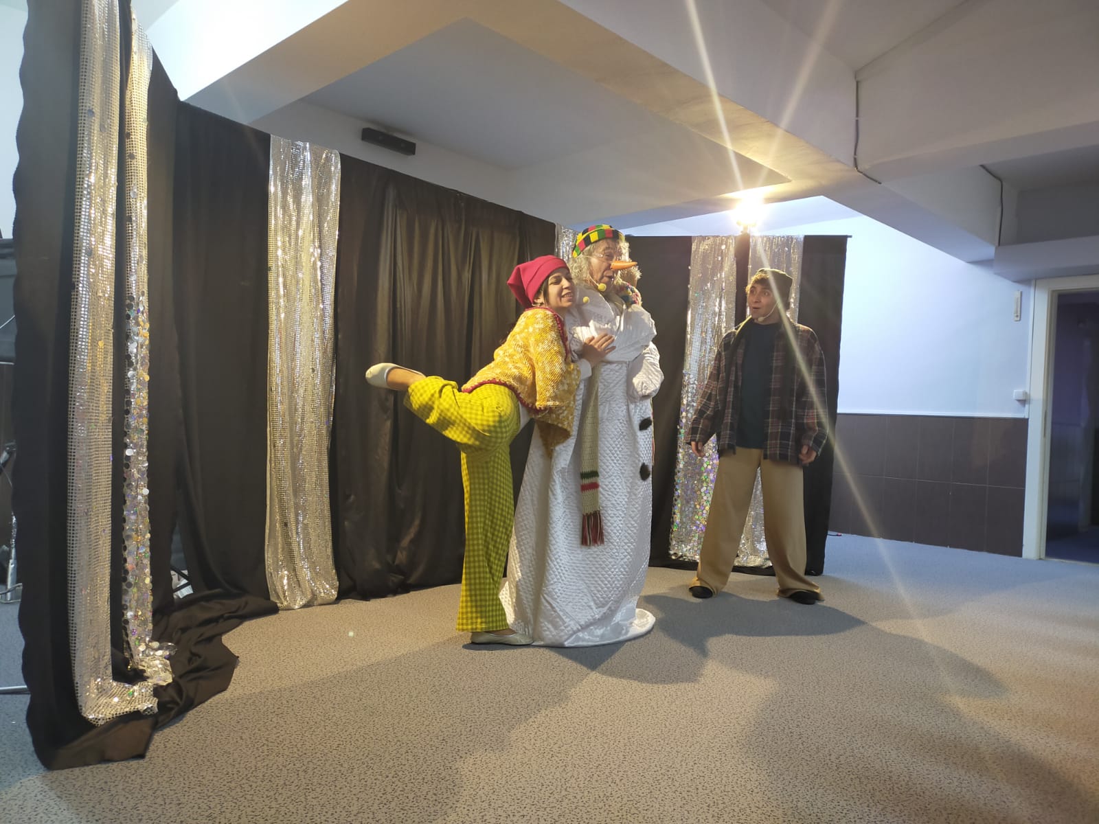 Kardan Adam İle Kartanesi Tiyatro